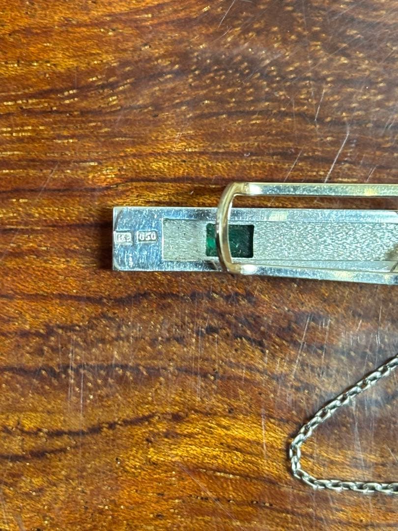 エメラルド付き　ネクタイピン　k14 o0109