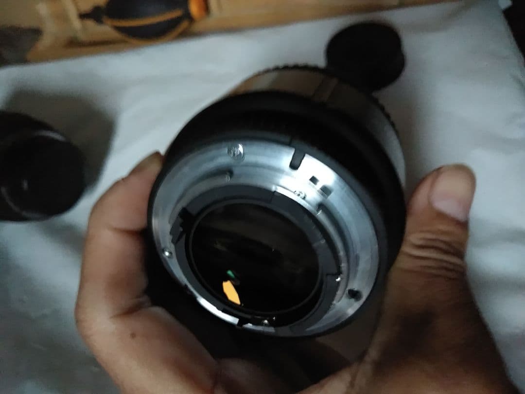 Nikon 85mm f/1.8 D レンズ