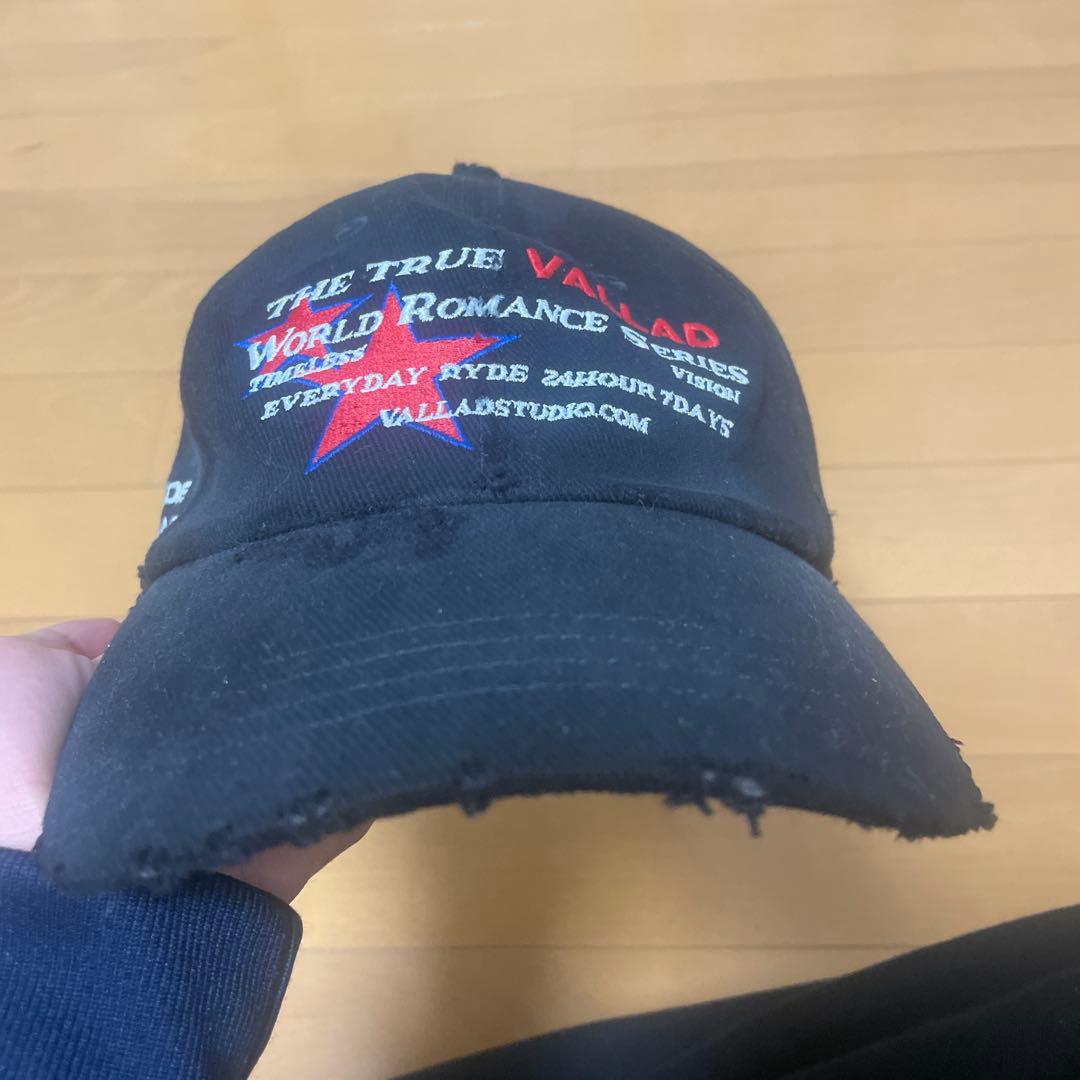 VALLAD 刺繍キャップ 黒