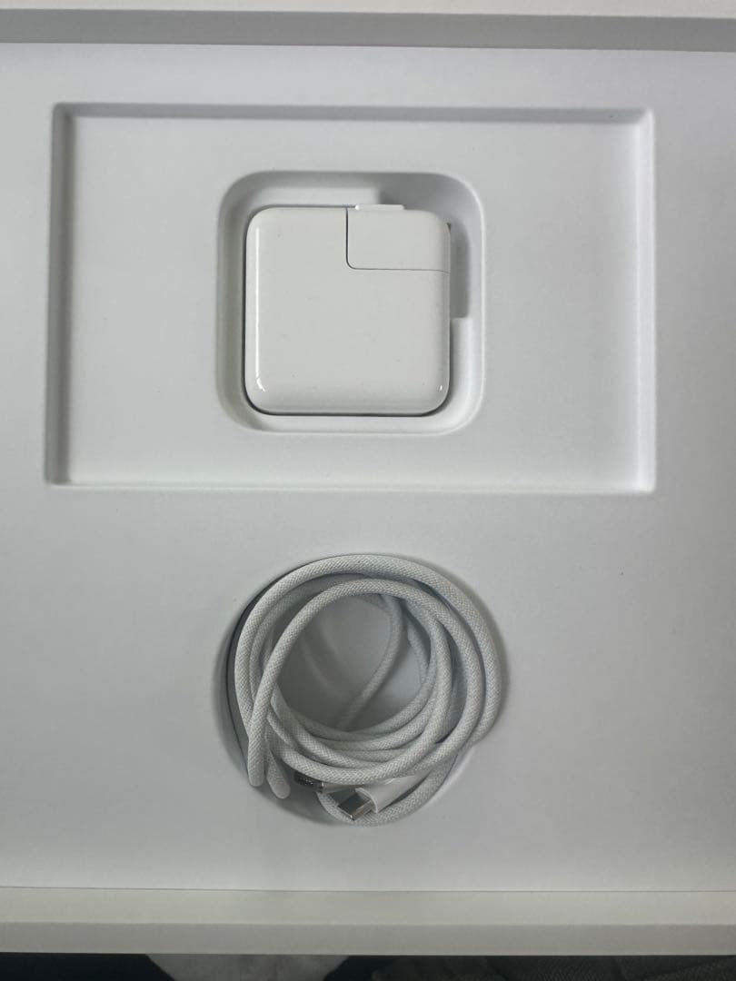 MacBook Air (M2) 13インチ16GB 265GB