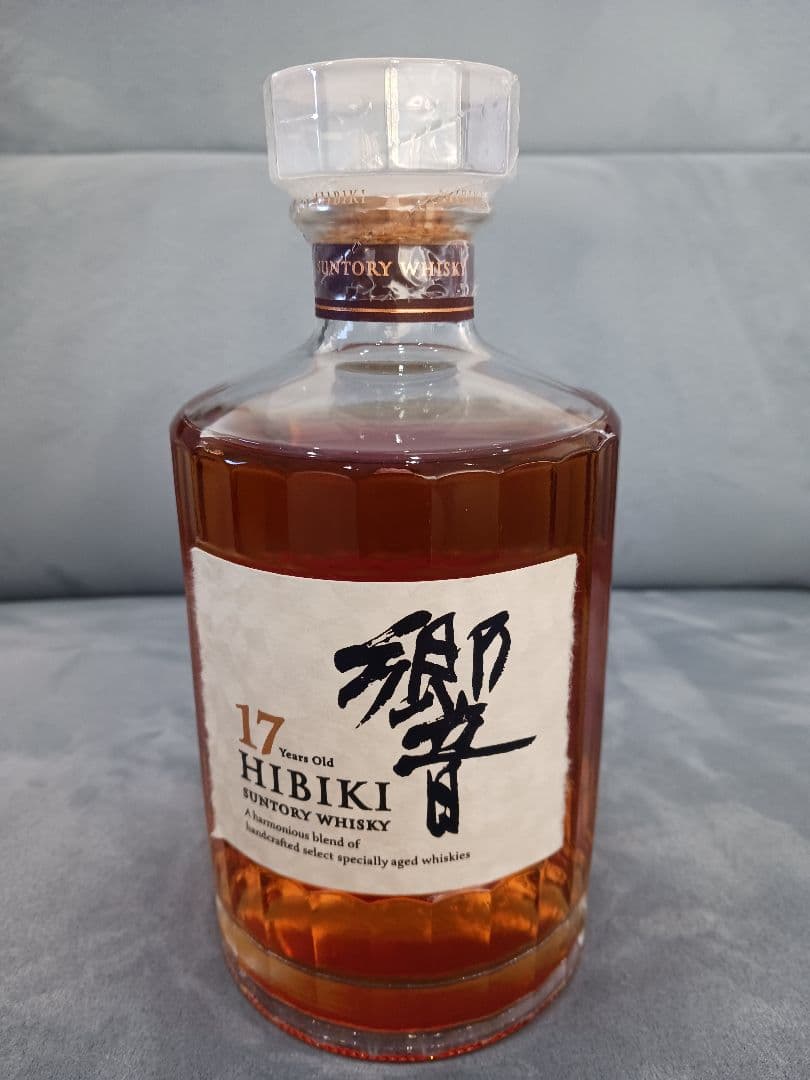 響 17年　 ウイスキー700ml　　　　 新品未開封