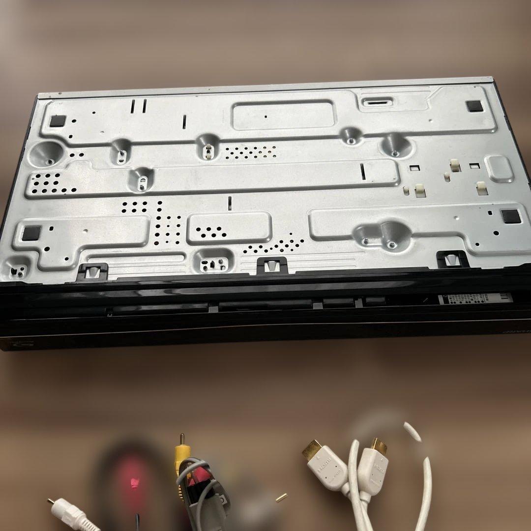 2014年 SHARP BD-W560 ブルーレイレコーダー　HDMIケーブル付