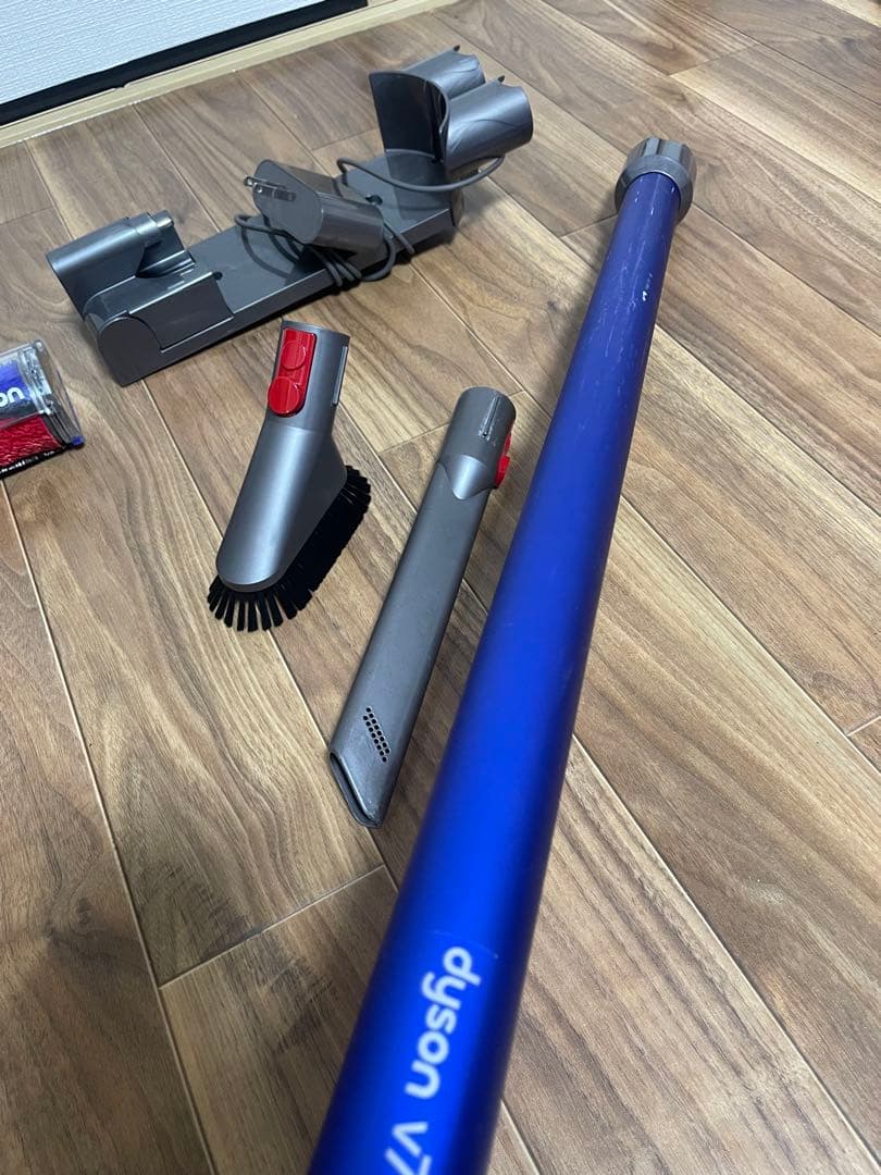 Dyson - ダイソン V7 (sv11) スティッククリーナー 本体