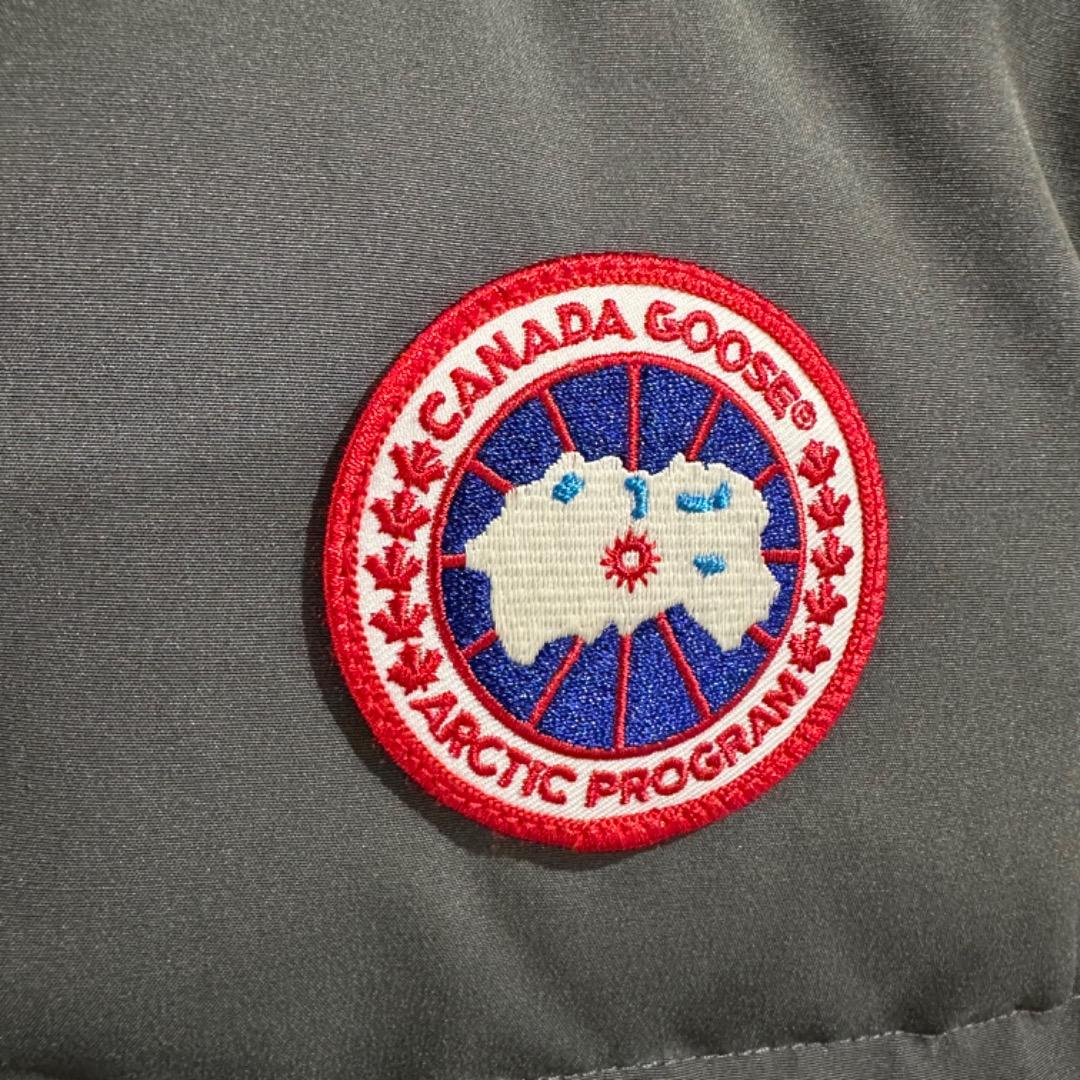 【美品】カナダグース　ダウンベスト　サイズS〜M　ネイビー　ジャケット　冬服