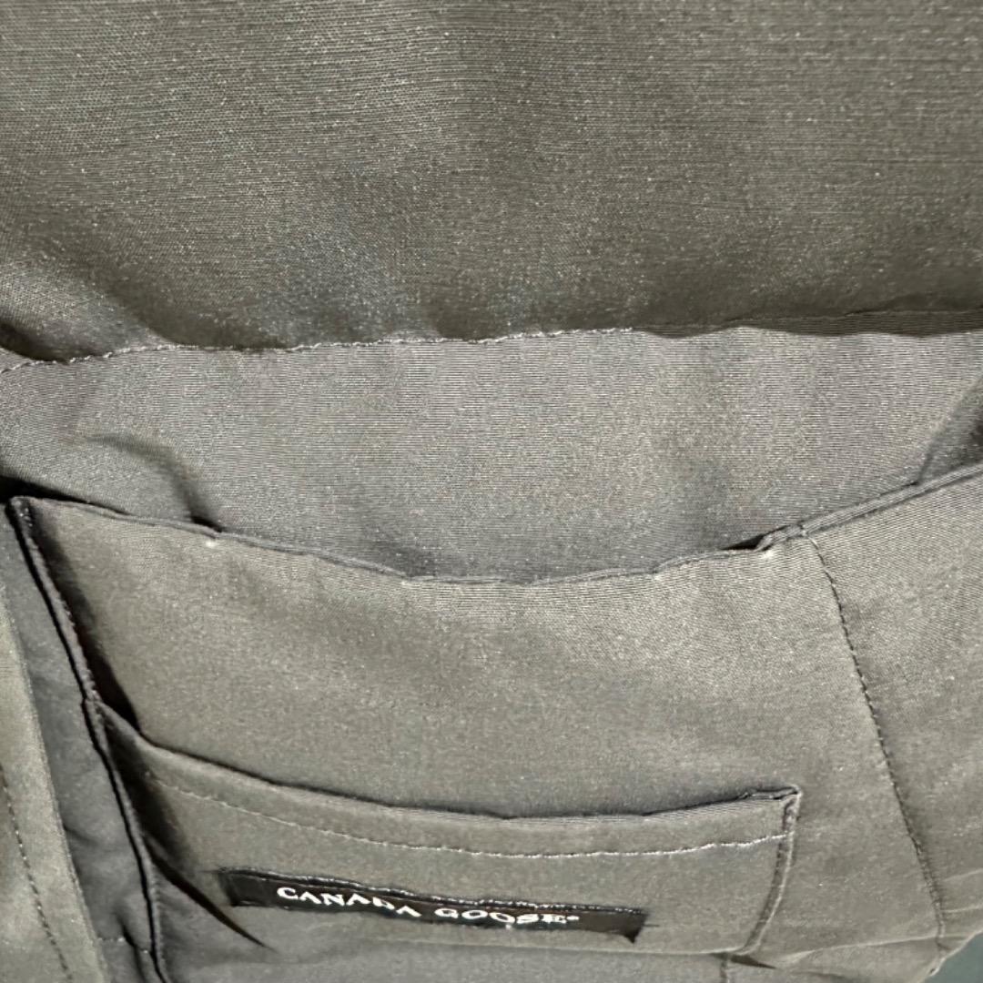 【美品】カナダグース　ダウンベスト　サイズS〜M　ネイビー　ジャケット　冬服