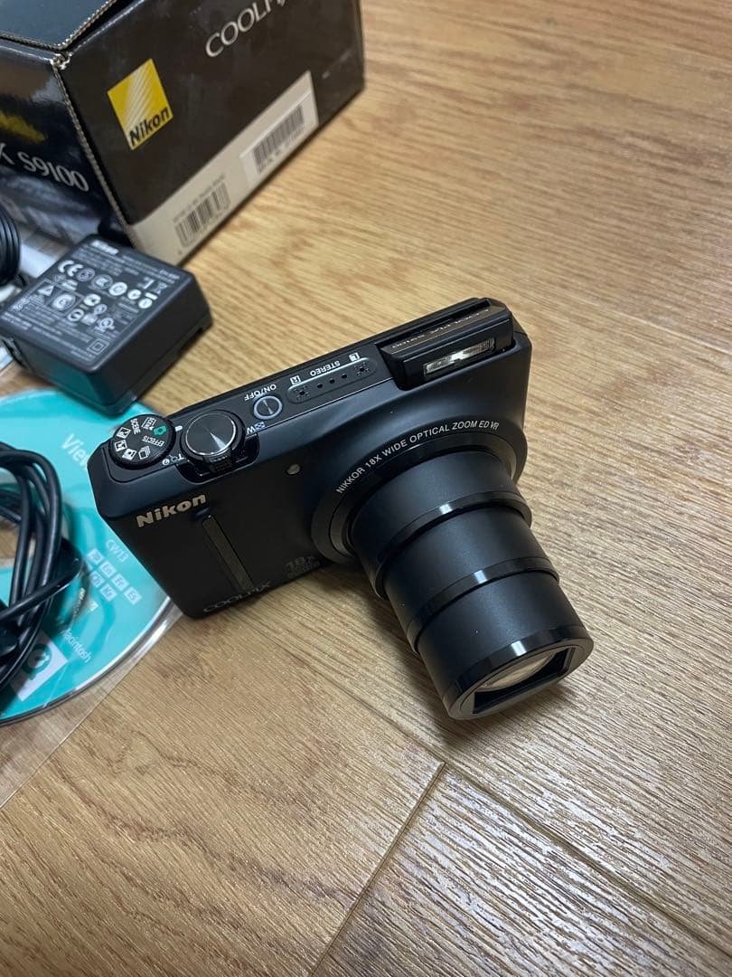 c*m様 Nikon COOLPIX S9100 本体と付属品