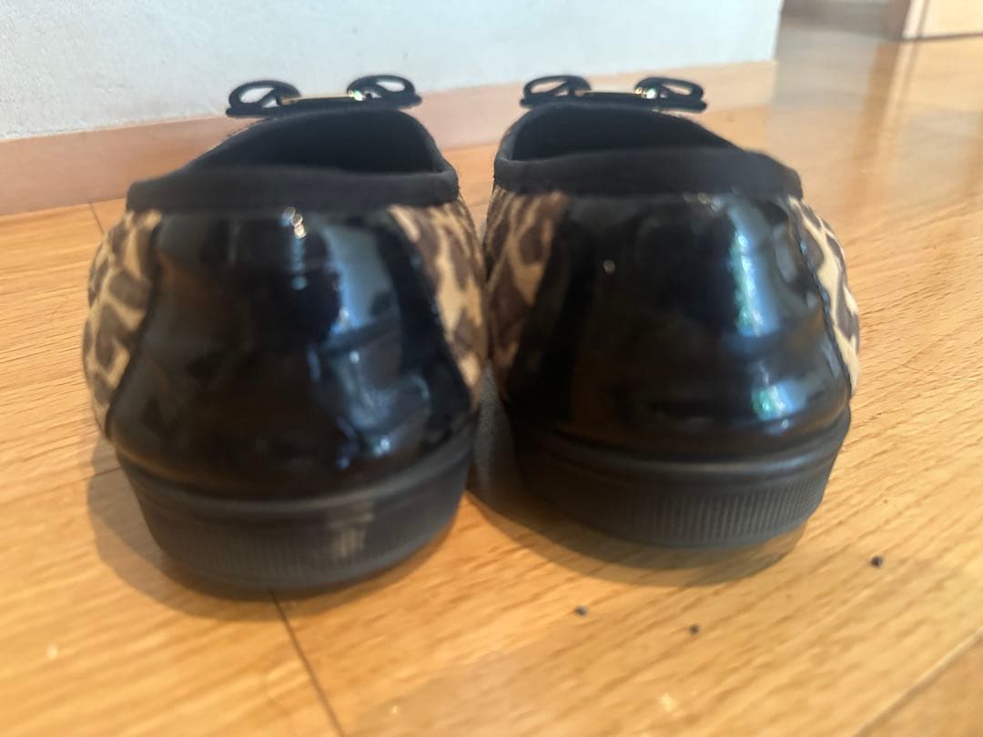 フェラガモ　ヒョウ柄リボン付きフラットシューズ　8