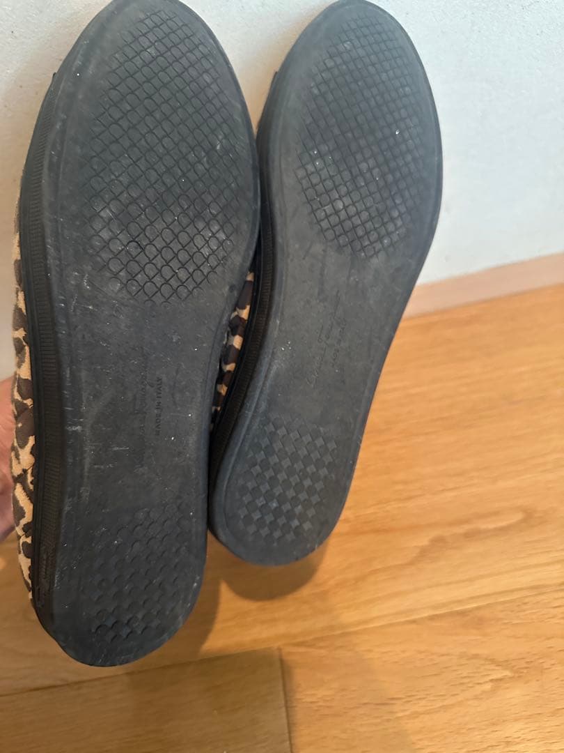 フェラガモ　ヒョウ柄リボン付きフラットシューズ　8