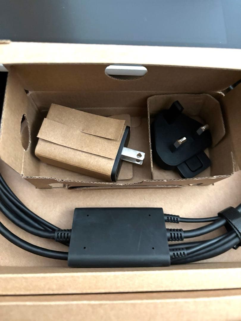 Wacom One 12インチ液晶ペンタブレット本体　ペンつき