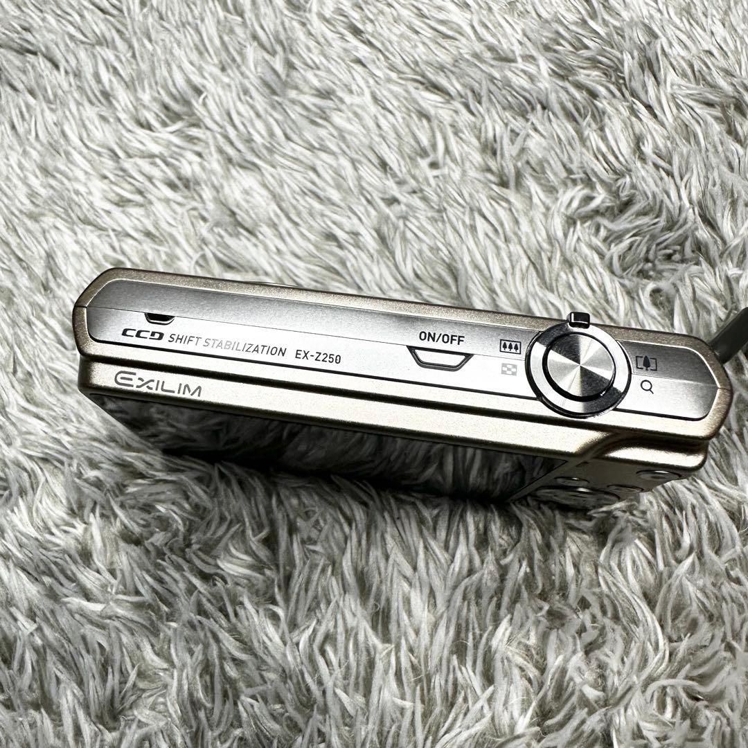 【美品】CASIO カメラ　EX-Z250 ゴールド　デジタルカメラ