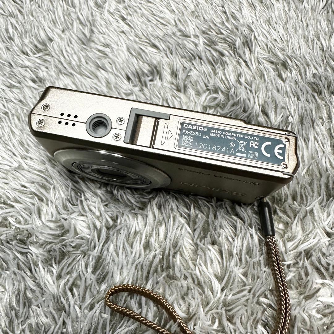 【美品】CASIO カメラ　EX-Z250 ゴールド　デジタルカメラ