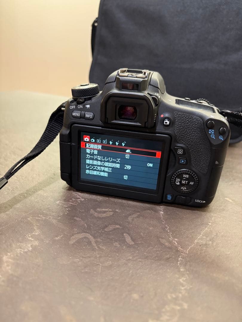 【ジャンク】Canon EOS 8000D 標準レンズセット 付属品・バッグ付