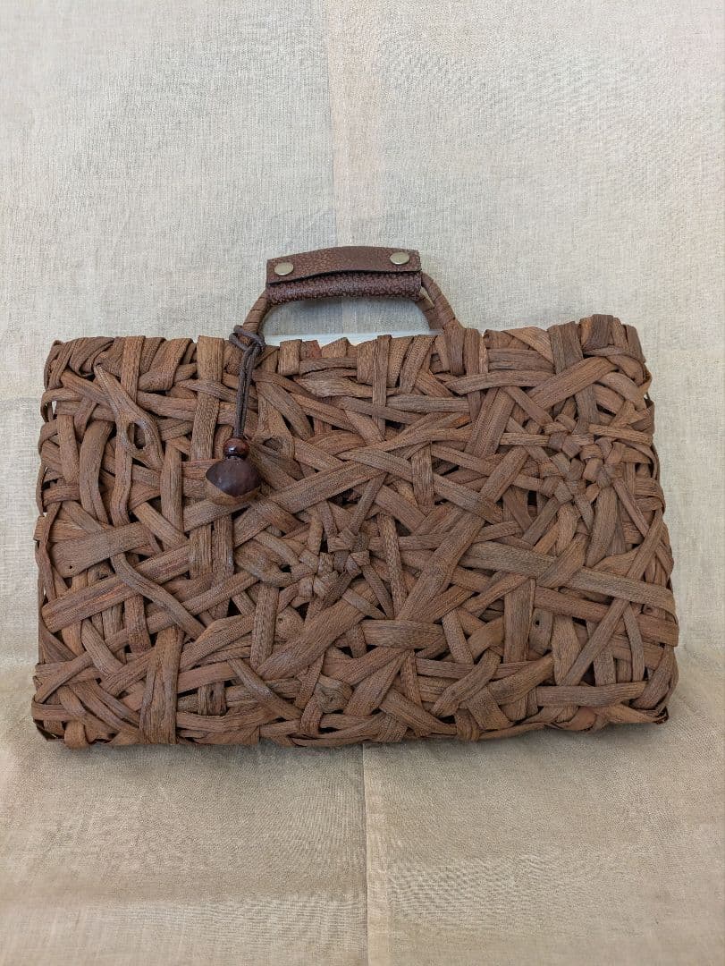 天然素材山葡萄　　　　編み込みかごバッグ