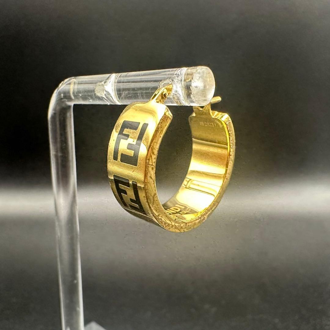 美品✨　FENDI　フェンディ　ピアス　フープ　ゴールド　1682