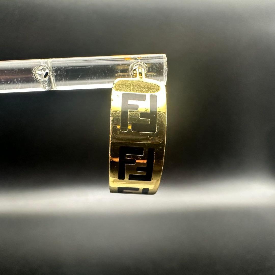 美品✨　FENDI　フェンディ　ピアス　フープ　ゴールド　1682