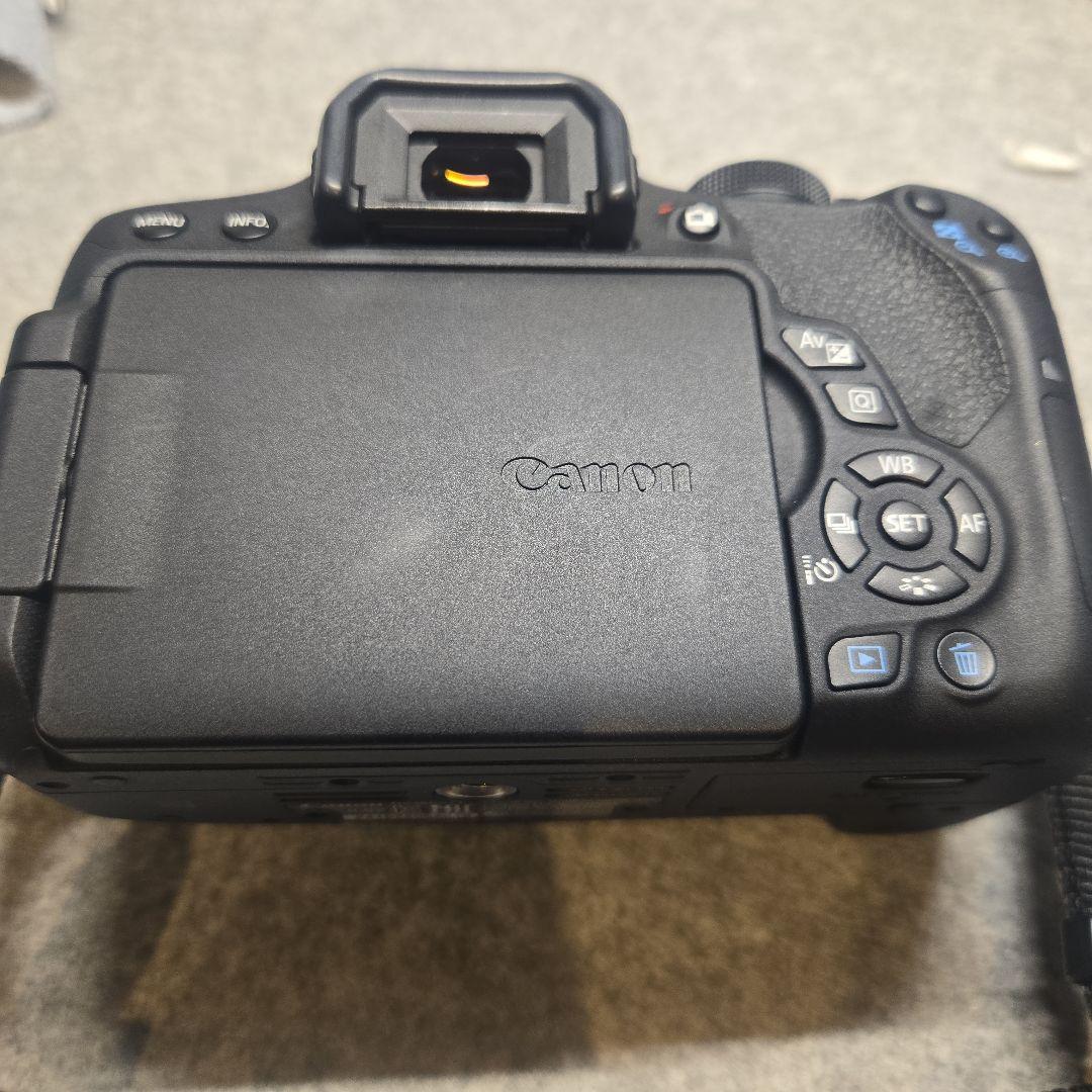 あお CanonEOSkissX8i ダブルズームキット+24mm単焦点