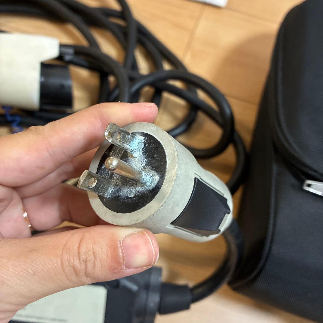 リーフ　充電器