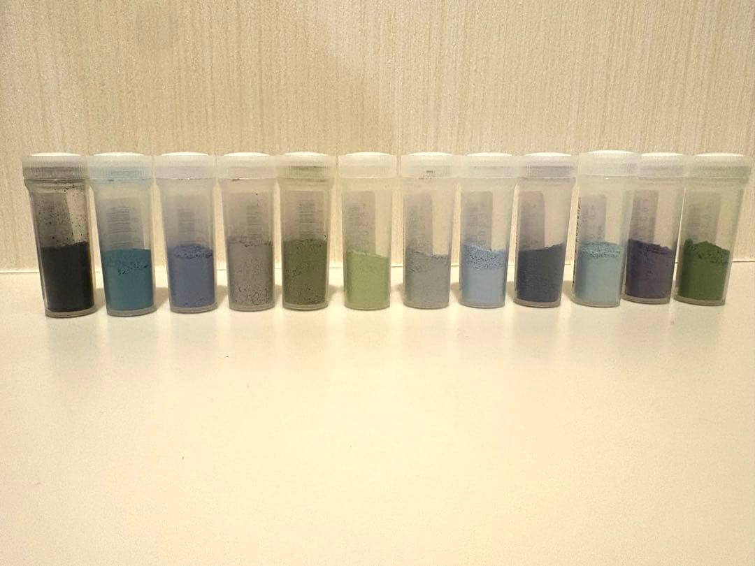 日本ヴォーグ社　ポーセラーツ　上絵の具　プレミアムカラーズ　24色