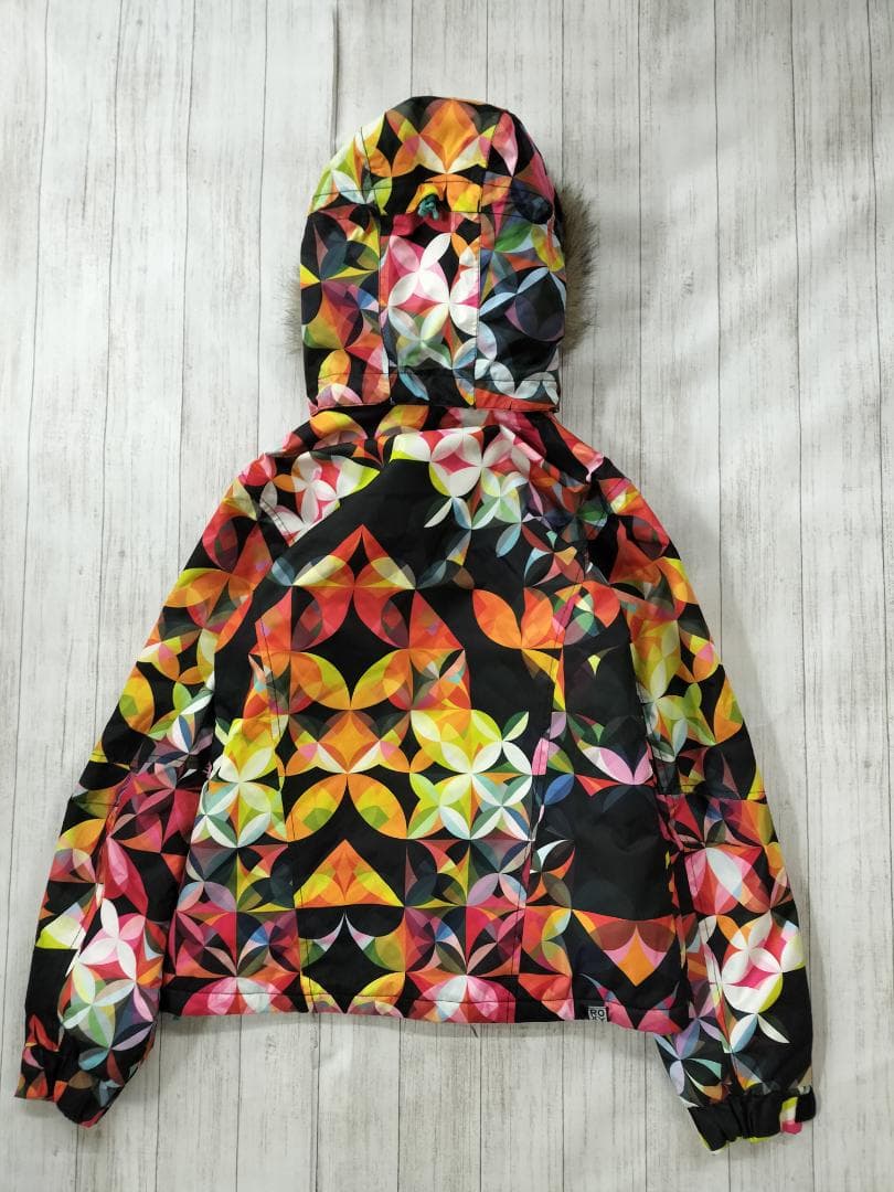ロキシー/幾何学マルチカラーファージャケット×バック立体ロゴパンツ/ボードウェア
