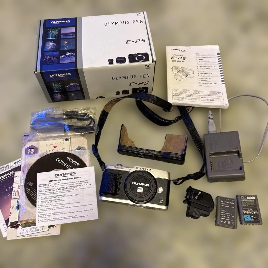 オリンパスOLYMPUS PEN E-P5 ボディ黒／銀(シャッター数少ない)