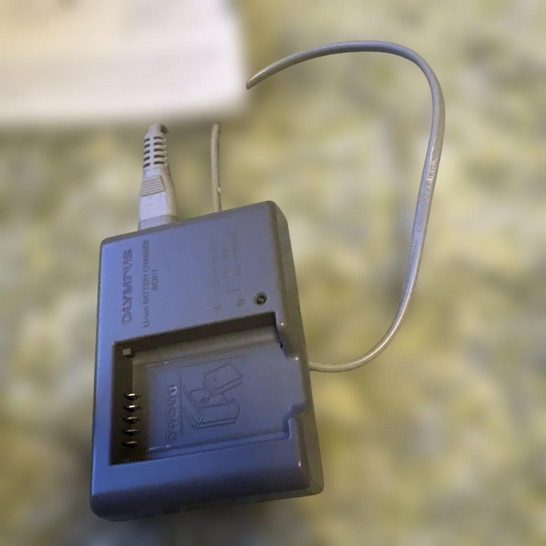 オリンパスOLYMPUS PEN E-P5 ボディ黒／銀(シャッター数少ない)