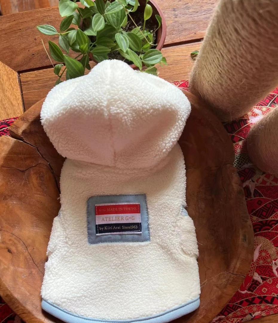 AGG新品 犬服 冬用 厚手 フード付きベスト M 小型犬 防寒