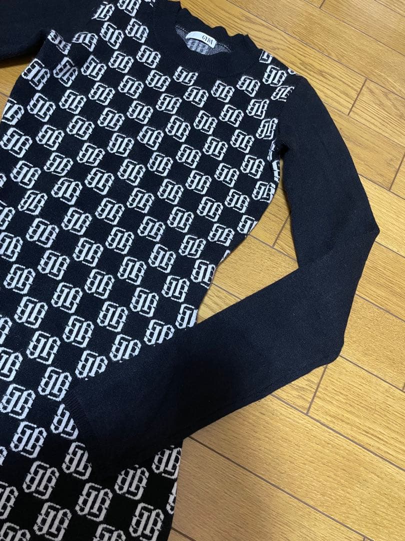 ロゴプリント長袖ミニワンピース