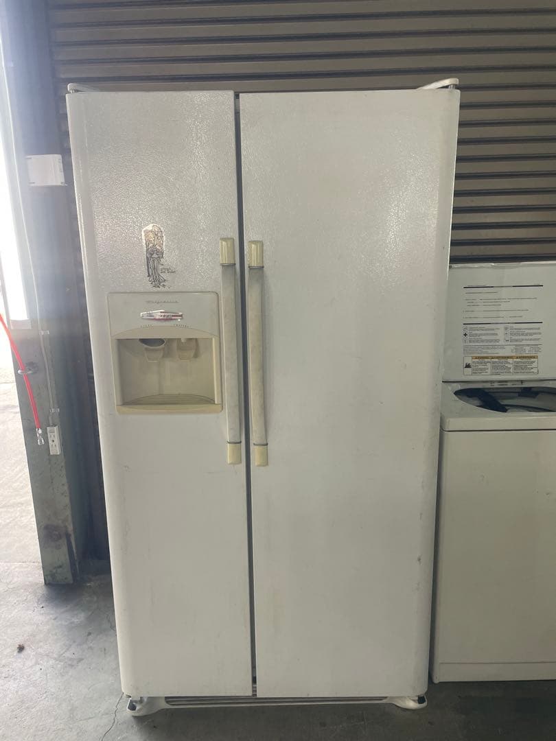 Frigidaire サイドバイサイド冷蔵庫 ホワイト