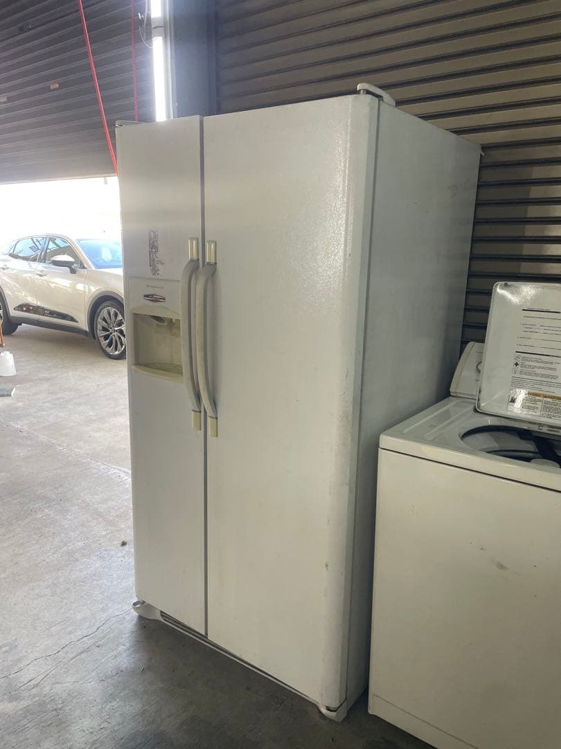 Frigidaire サイドバイサイド冷蔵庫 ホワイト