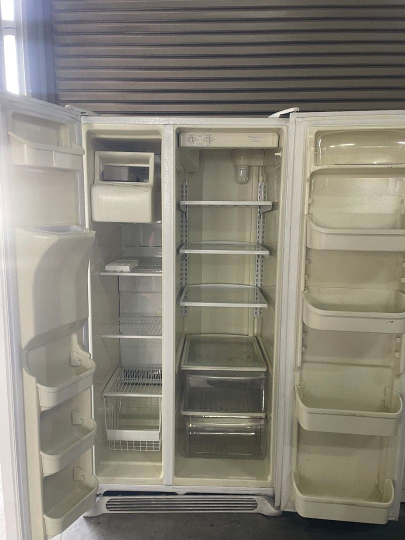 Frigidaire サイドバイサイド冷蔵庫 ホワイト