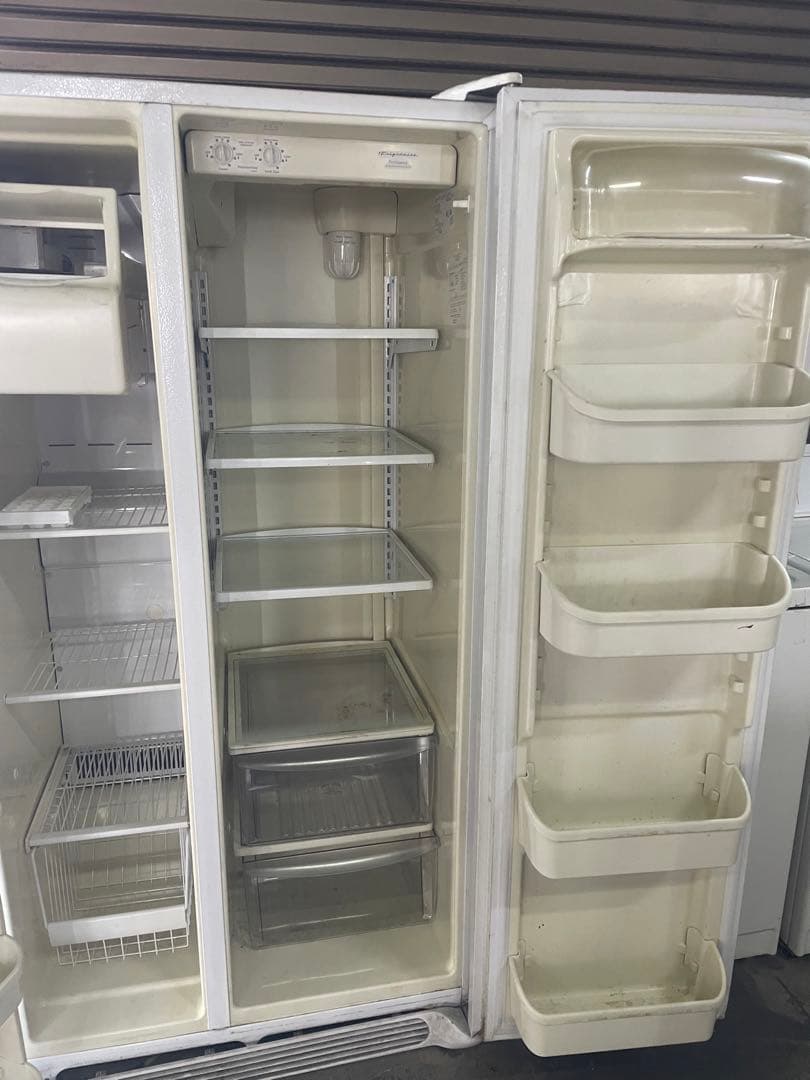 Frigidaire サイドバイサイド冷蔵庫 ホワイト