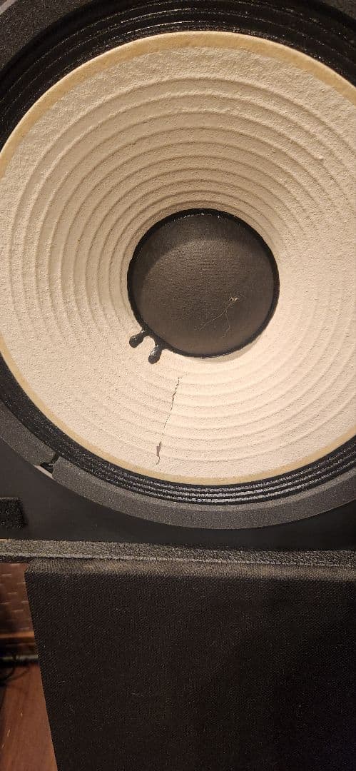 JBL 4312B MKII 片方のスピーカーのウーハー部に傷あります