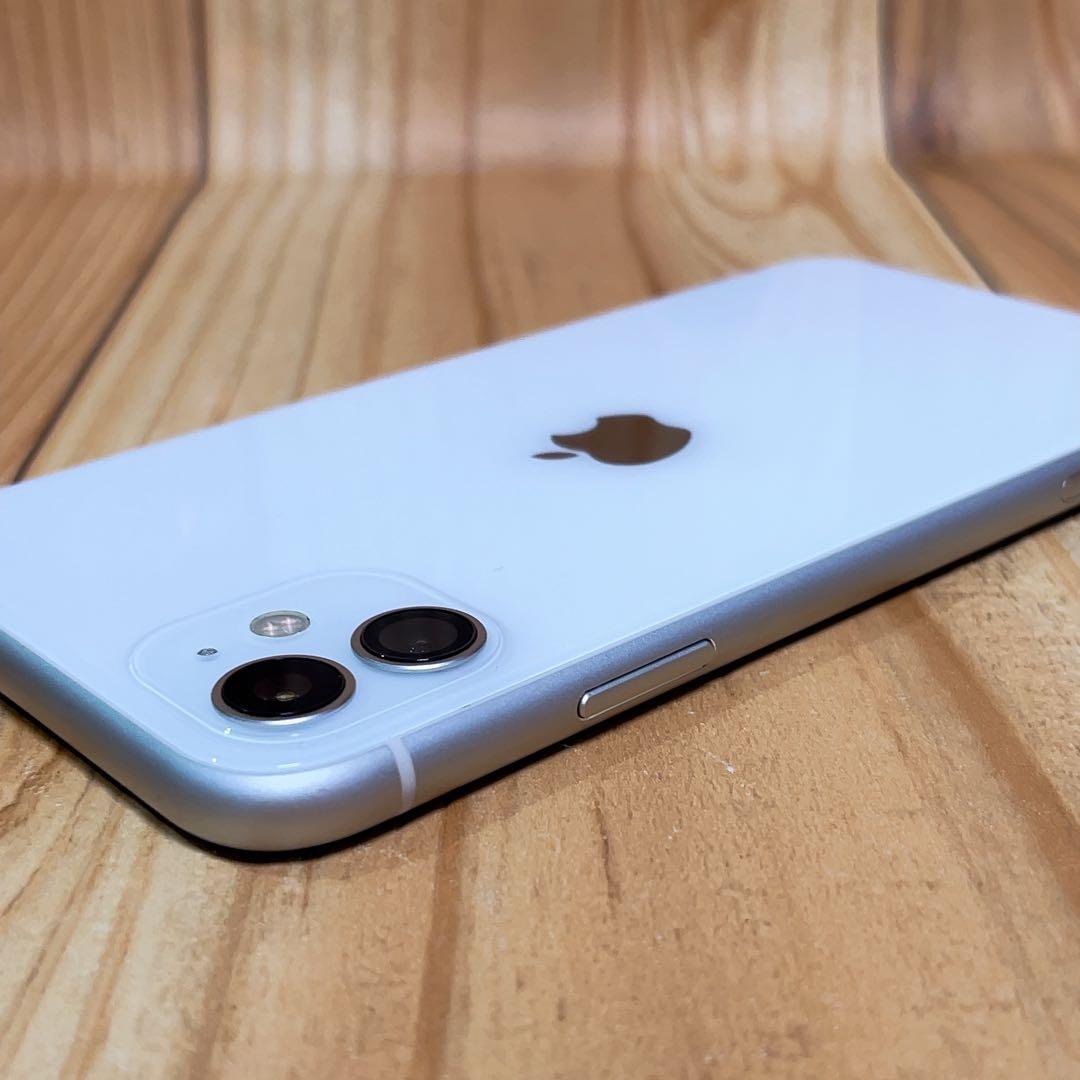 SIMフリー 本体 iPhone 11 128 GB 566 ホワイト 電池新品