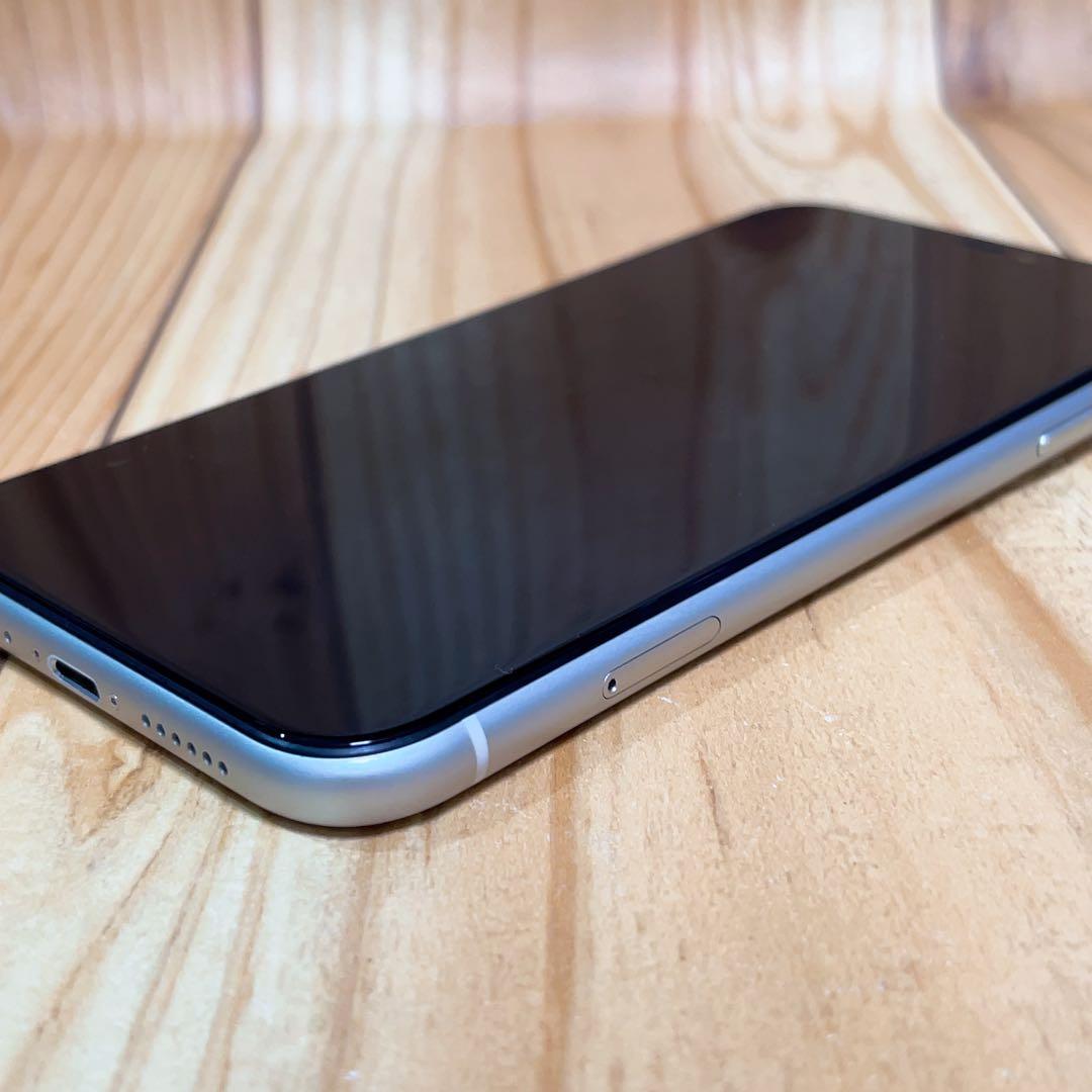 SIMフリー 本体 iPhone 11 128 GB 566 ホワイト 電池新品