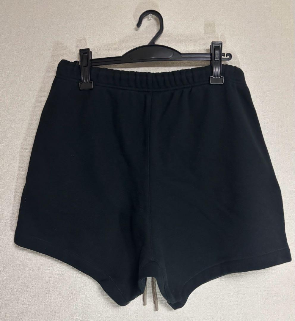 ESSENTIALSスウェットショートパンツ ジェットブラック