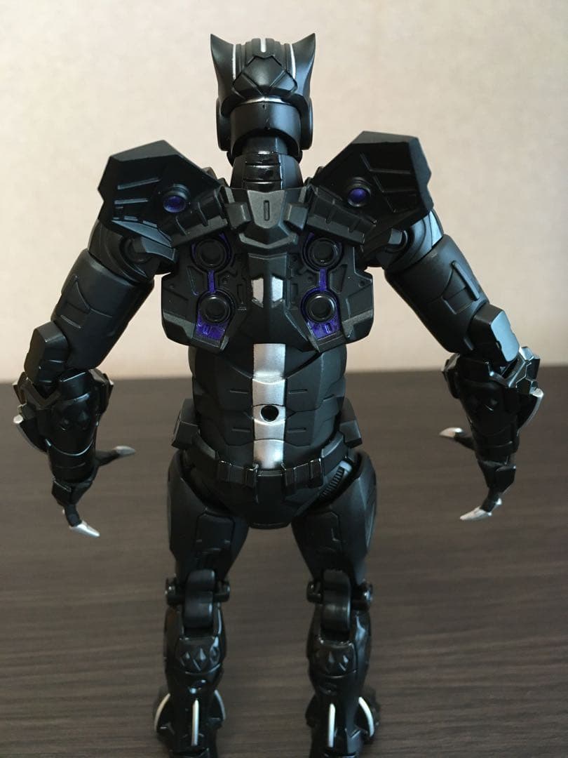 【美品】千値練 ファイティングアーマー ブラックパンサー フィギュア