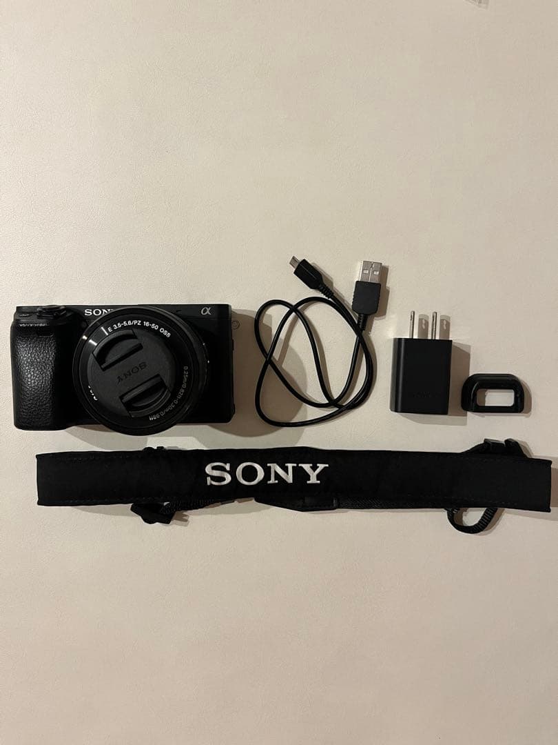 Sony α6400 ミラーレスカメラ 本体と付属品