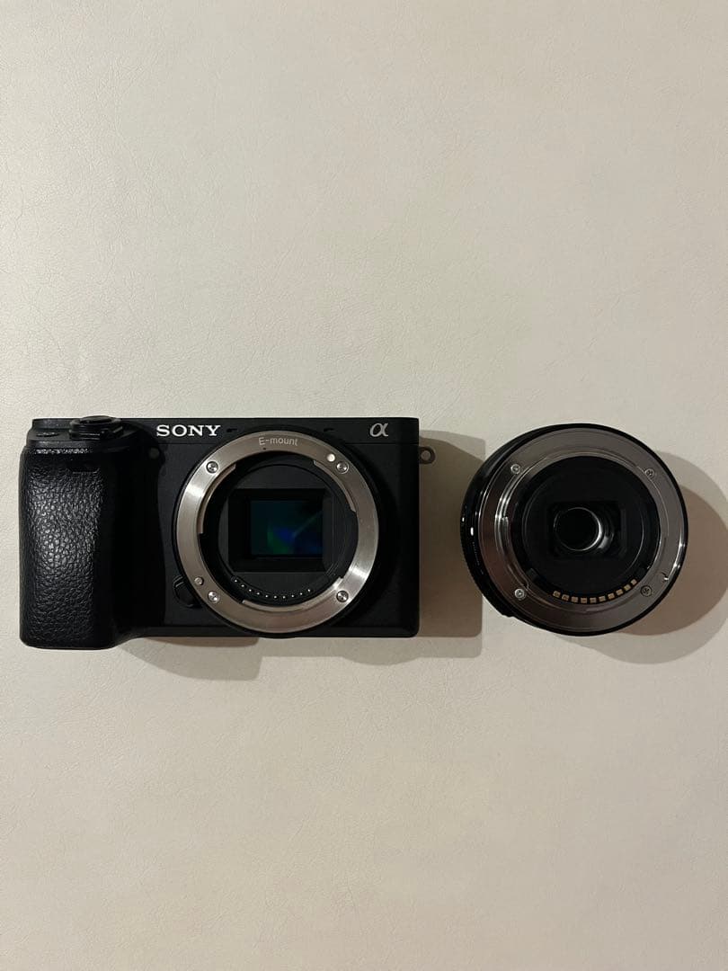 Sony α6400 ミラーレスカメラ 本体と付属品