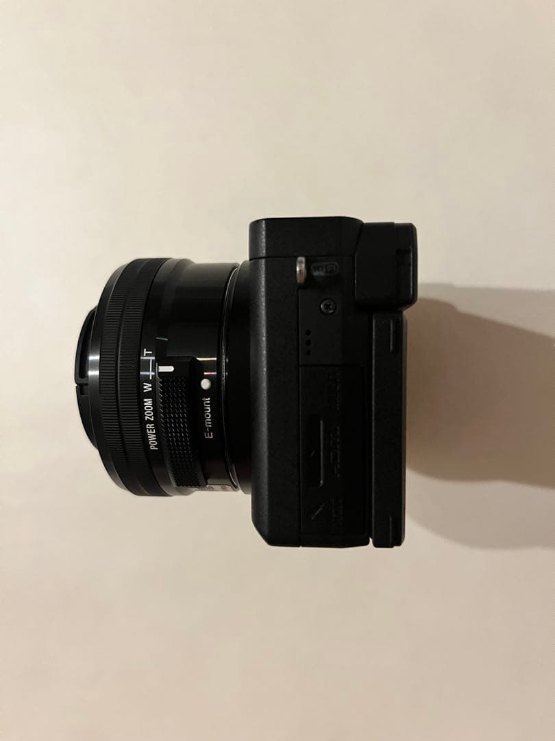 Sony α6400 ミラーレスカメラ 本体と付属品