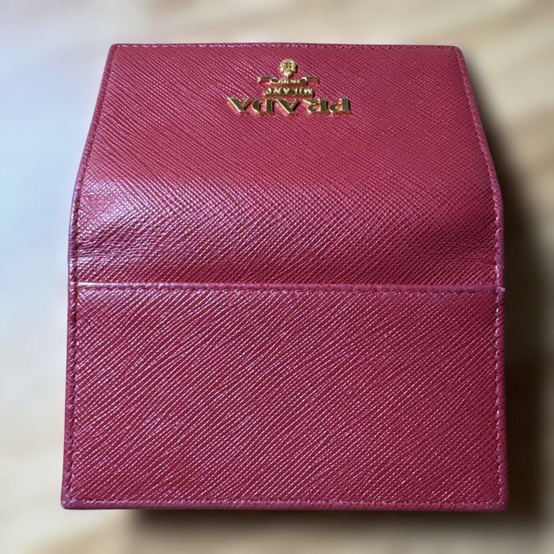 PRADA 赤 レザー 名刺入れ