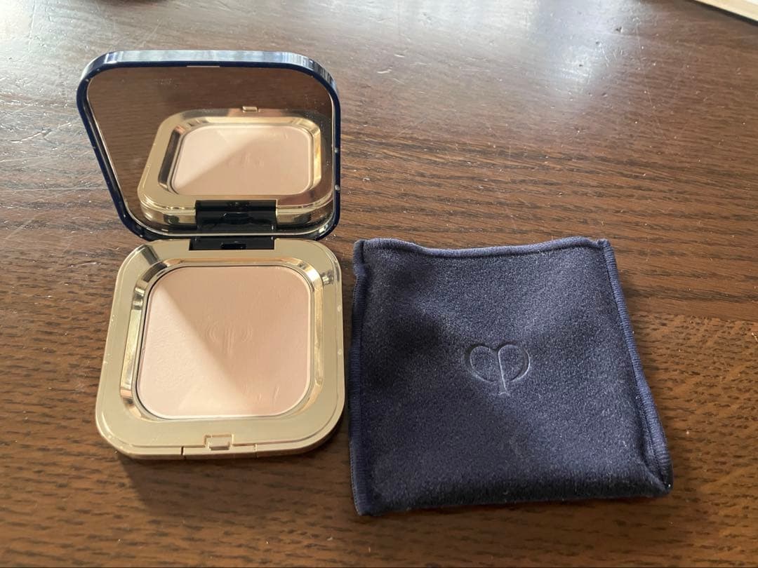 24時間以内配送 プードルコンパクトエサンシエルn クレドポーボーテ