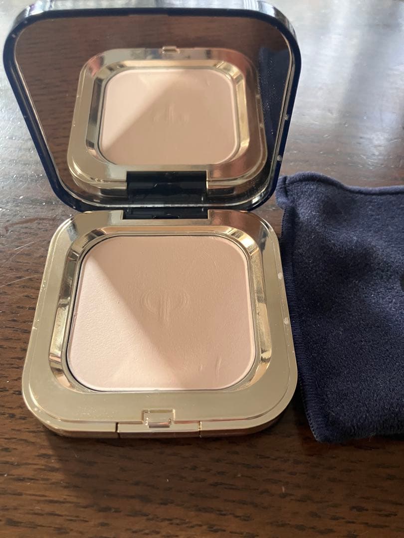 24時間以内配送 プードルコンパクトエサンシエルn クレドポーボーテ