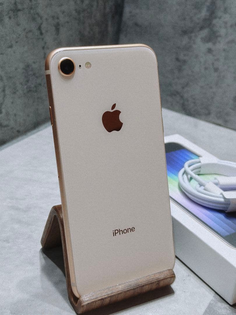 iphone8 64GB SIMロック解除済み スマホ