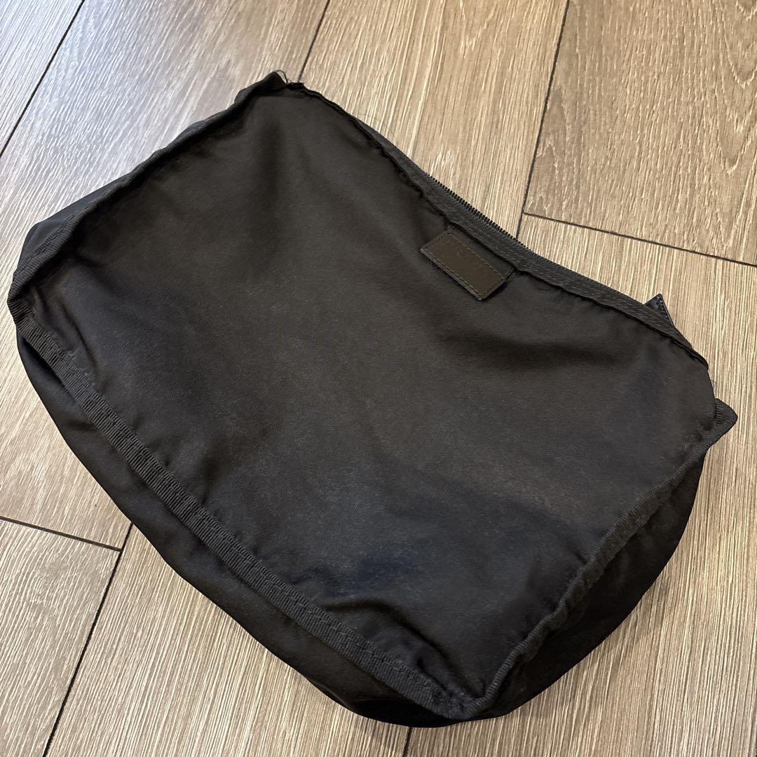 PRADA ブラック　クラッチバッグ　ポーチ　黒