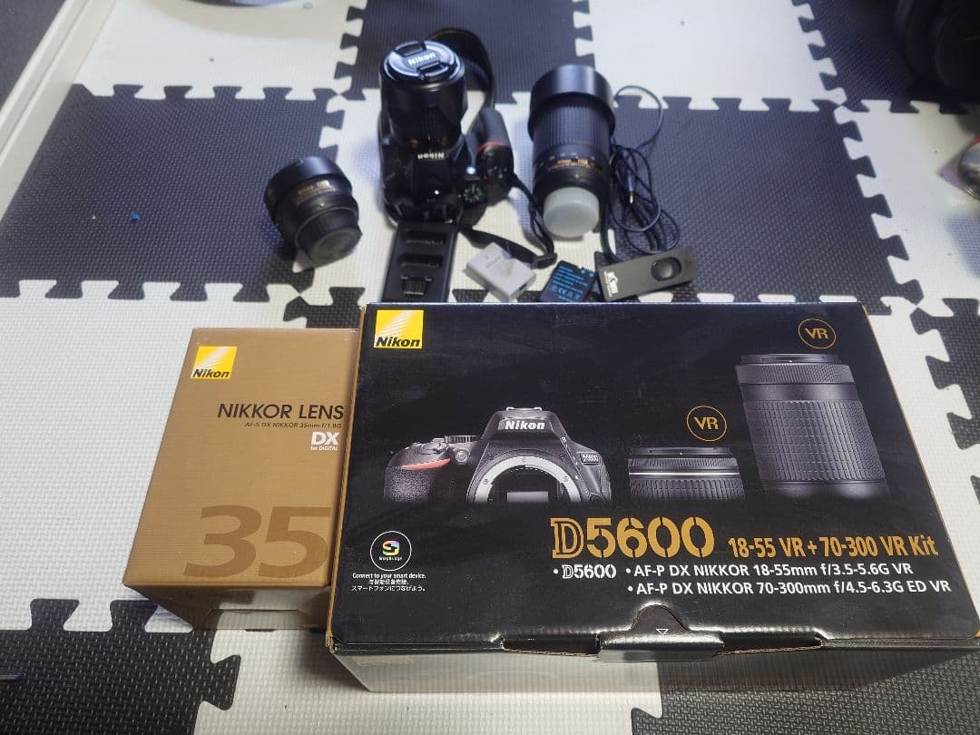 一眼レフ　Nikon D5600 ダブルズームレンズキット　35mm単焦点レンズ