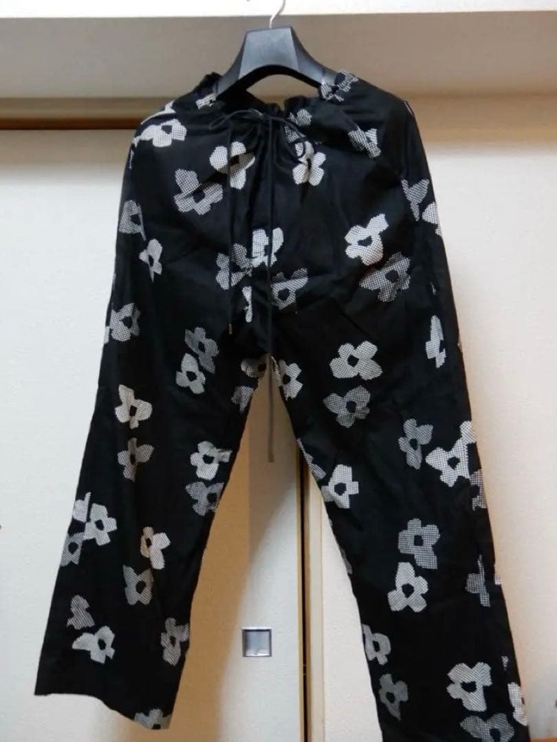 AURALEE 花柄カジュアルパンツ　1