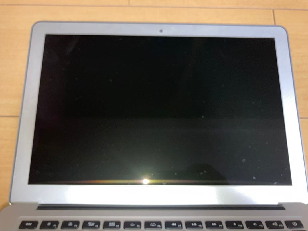 【起動OK】MacBook Air 13 4GB SSD128 初期化済