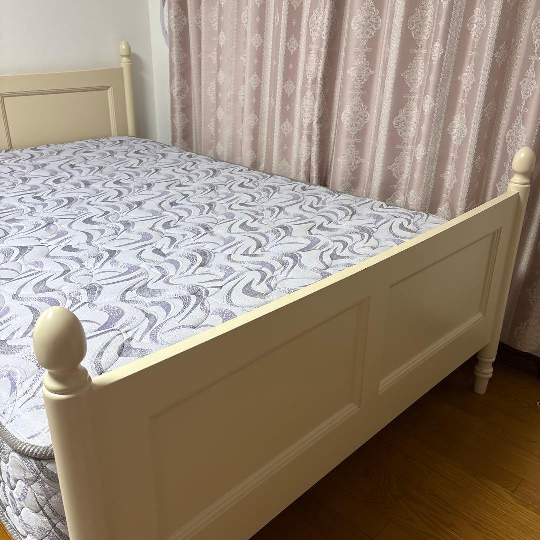 cupcake様既にご購入のダブルベッドフレーム とマットレスになります。