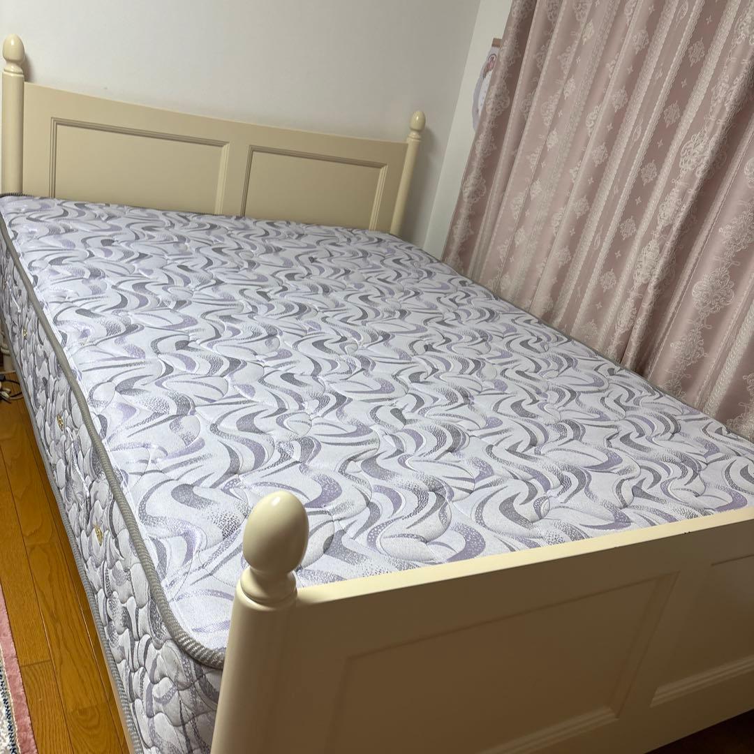 cupcake様既にご購入のダブルベッドフレーム とマットレスになります。