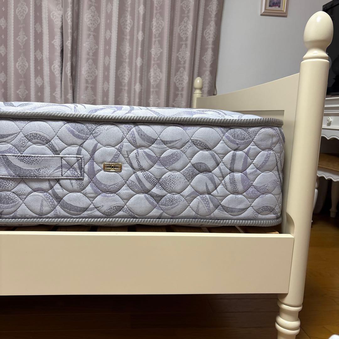 cupcake様既にご購入のダブルベッドフレーム とマットレスになります。